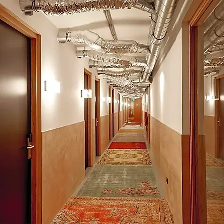 Hotel Q-factory 3*