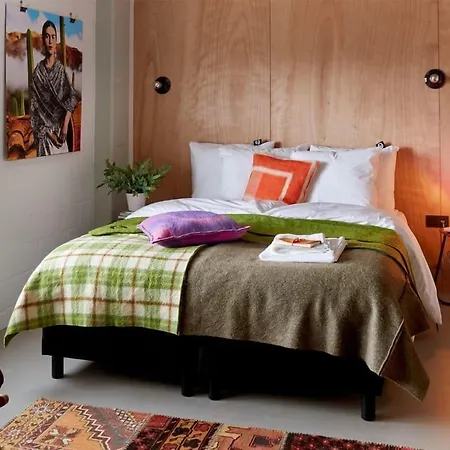 Q-factory Hotel 3*